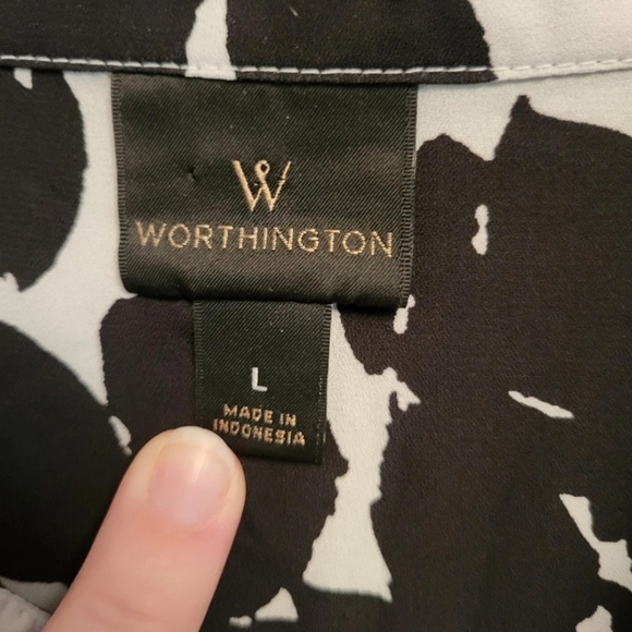 Worthington Black White Floral Ruffled Button-Up Blouse Size Large EUC - Picture 7 of 7